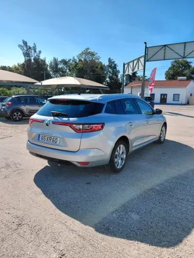 Renault Mégane 2019 - 16900 EUR, 91000 km - AUTO.MOTO.pt - 91000km - foto 12 de 13