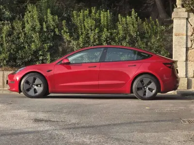 Tesla Model 3 2021 - 27499 EUR, 74631 km - 74631km - foto 8 de 34