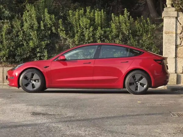 Tesla Model 3 2021 - 27499 EUR, 74631 km - 74631km - foto 8 de 34