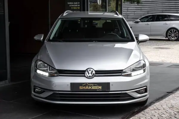 Volkswagen Golf Variant 2018 - 10750 EUR, 320319 km - AUTO.MOTO.pt - 320319km - foto 7 de 39