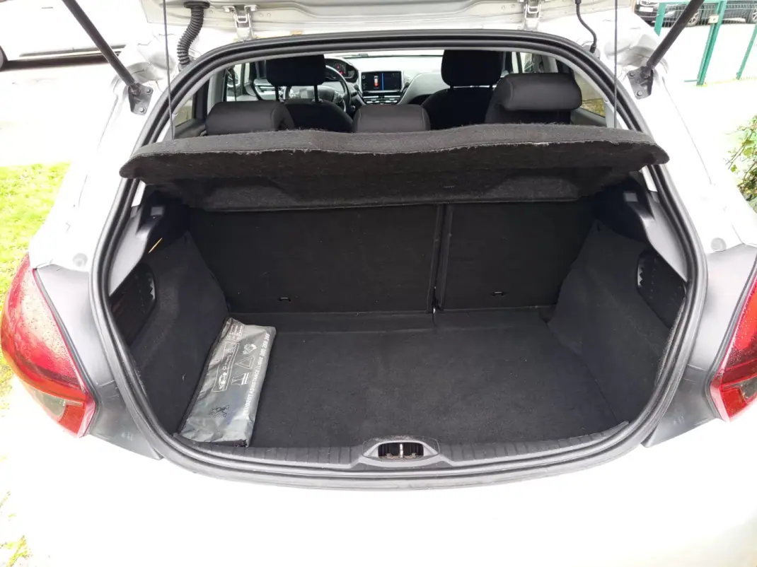 Peugeot 208 2017 - 10990 EUR, 163895 km - AUTO.MOTO.pt - 163895km - foto 8 de 11