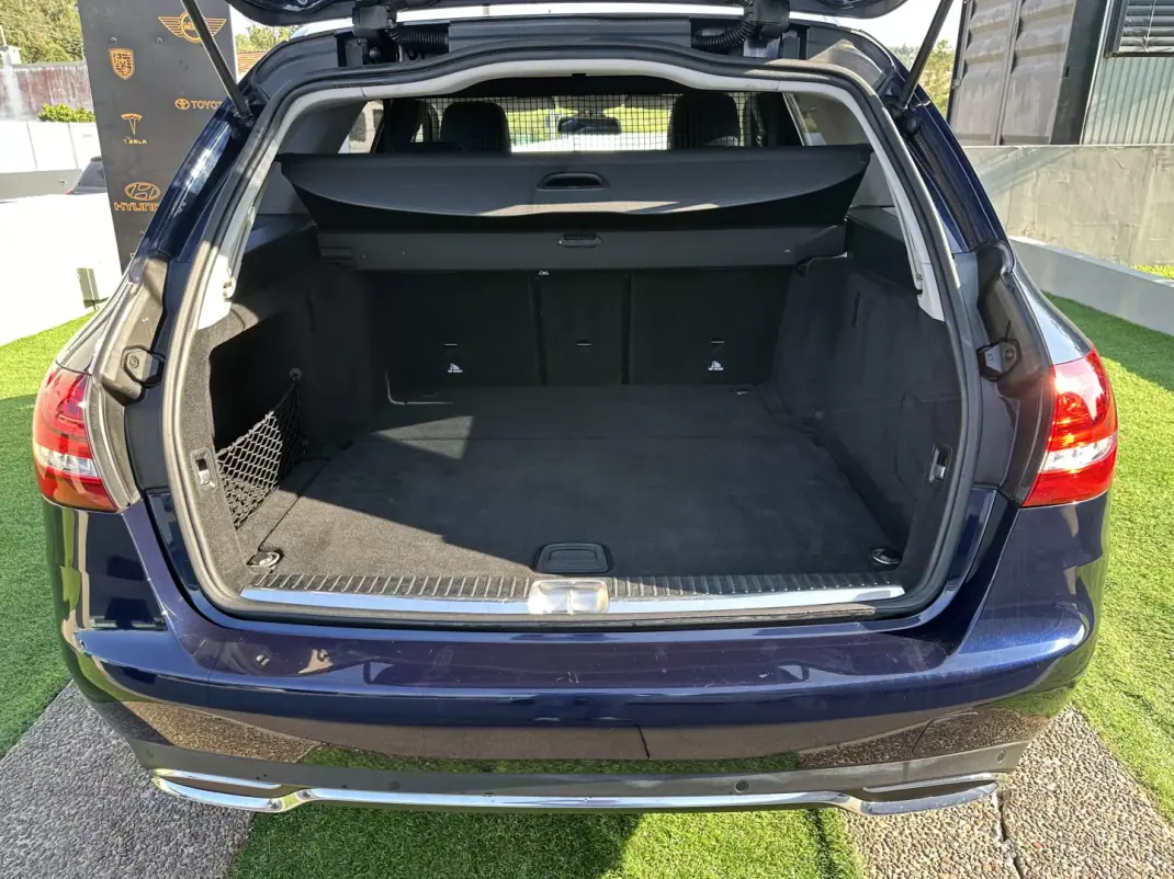 Mercedes-Benz C 180 2017 - 17900 EUR, 249000 km - 249000km - foto 57 de 58