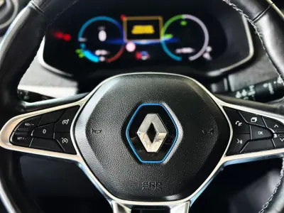 Renault Zoe 2020 - 16500 EUR, 105000 km - AUTO.MOTO.pt - 105000km - foto 21 de 34