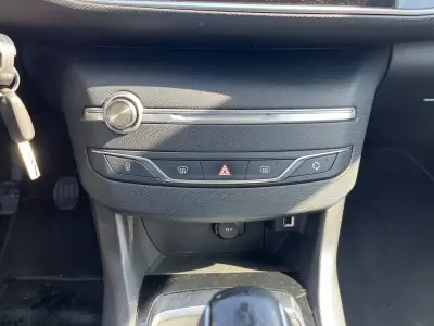 Peugeot 308 SW 2018 - 9950 EUR, 219000 km - AUTO.MOTO.pt - 219000km - foto 18 de 40
