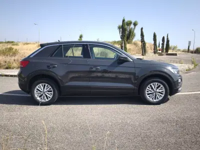 Volkswagen T-Roc 2018 - 16590 EUR, 116954 km - AUTO.MOTO.pt - 116954km - foto 24 de 25