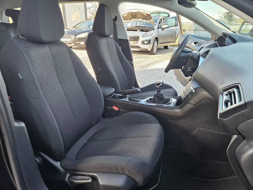 Peugeot 308 SW 2019 - 13800 EUR, 77780 km - AUTO.MOTO.pt - 77780km - foto 15 de 44