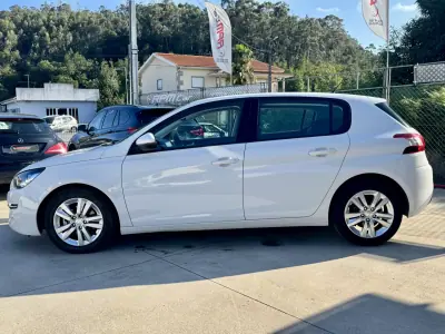 Peugeot 308 2018 - 9999 EUR, 120000 km - AUTO.MOTO.pt - 120000km - foto 19 de 19