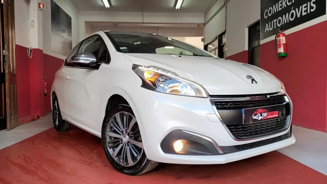 Peugeot 208 2016 - 11690 EUR, 138481 km - AUTO.MOTO.pt - 138481km - foto 2 de 54