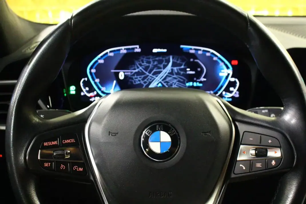 BMW 320 2021 - 26800 EUR, 137000 km - AUTO.MOTO.pt - 137000km - foto 17 de 28