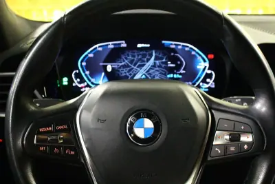 BMW 320 2021 - 26800 EUR, 137000 km - AUTO.MOTO.pt - 137000km - foto 17 de 28