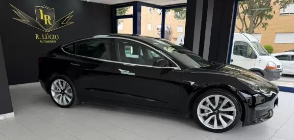 Tesla Model 3 2019 - 28500 EUR, 74000 km - AUTO.MOTO.pt - 74000km - foto 7 de 26