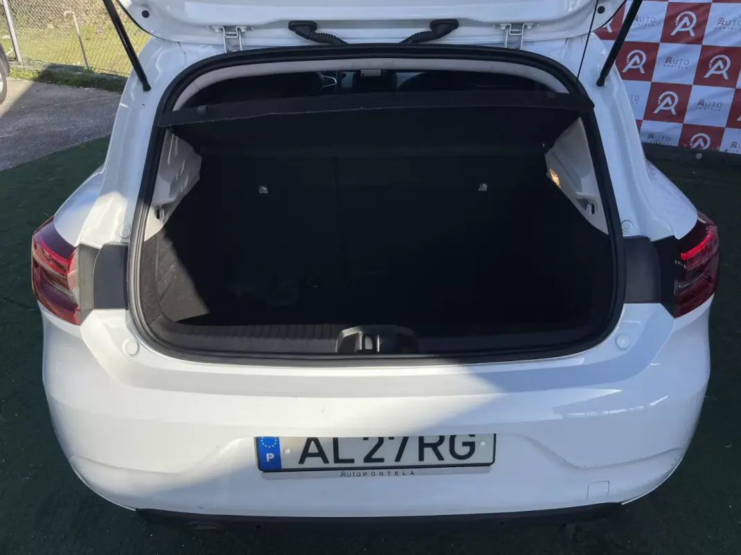 Renault Clio 2021 - 12490 EUR, 129465 km - AUTO.MOTO.pt - 129465km - foto 22 de 22