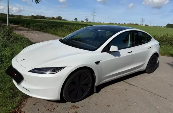 Tesla Model 3 2024