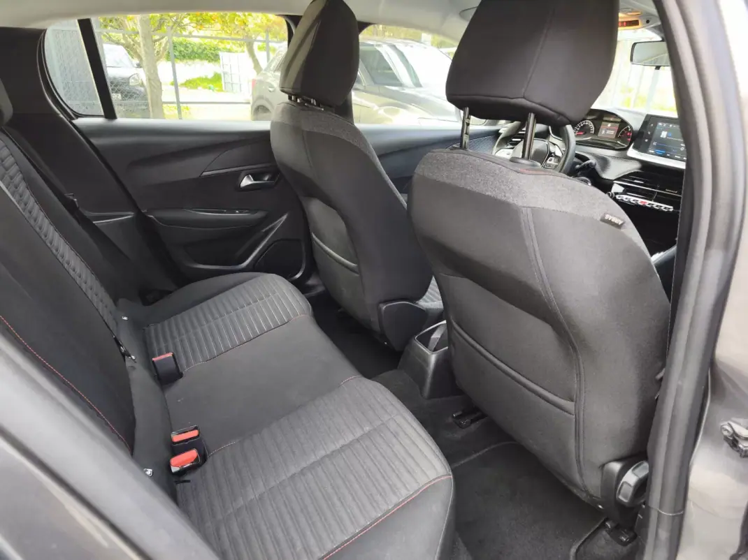 Peugeot 208 2023 - 17900 EUR, 91000 km - AUTO.MOTO.pt - 91000km - foto 9 de 11