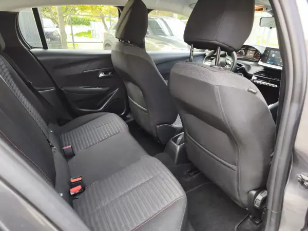 Peugeot 208 2023 - 17900 EUR, 91000 km - AUTO.MOTO.pt - 91000km - foto 9 de 11