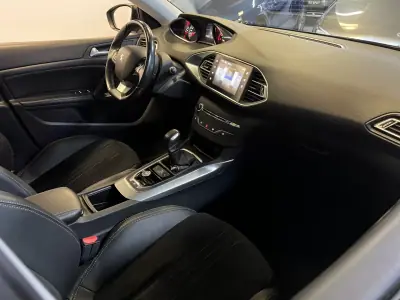 Peugeot 308 SW 2016 - 9990 EUR, 140000 km - foto 6 de 32