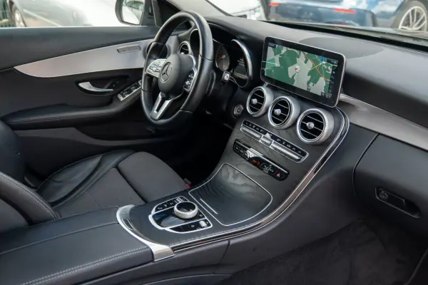 Mercedes-Benz C 300e 2020 - 26900 EUR, 109000 km - AUTO.MOTO.pt - 109000km - foto 9 de 36