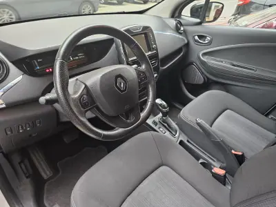 Renault Zoe 2019 - 7850 EUR, 130850 km - AUTO.MOTO.pt - 130850km - foto 7 de 22