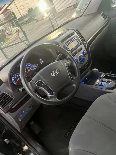 Hyundai Santa Fe 2012 - 12899 EUR, 117000 km - AUTO.MOTO.pt - 117000km - foto 5 de 8