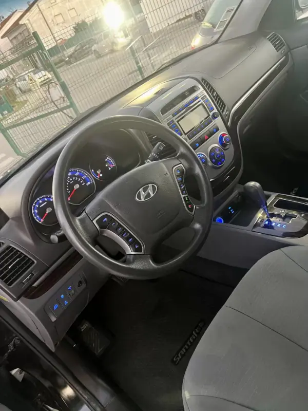 Hyundai Santa Fe 2012 - 12899 EUR, 117000 km - AUTO.MOTO.pt - 117000km - foto 5 de 8