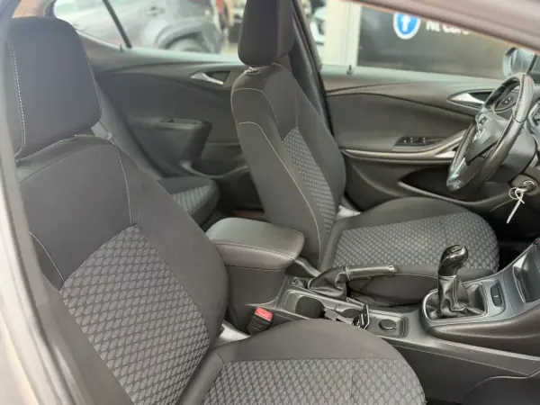Opel Astra 2017 - 11900 EUR, 90715 km - AUTO.MOTO.pt - 90715km - foto 14 de 18