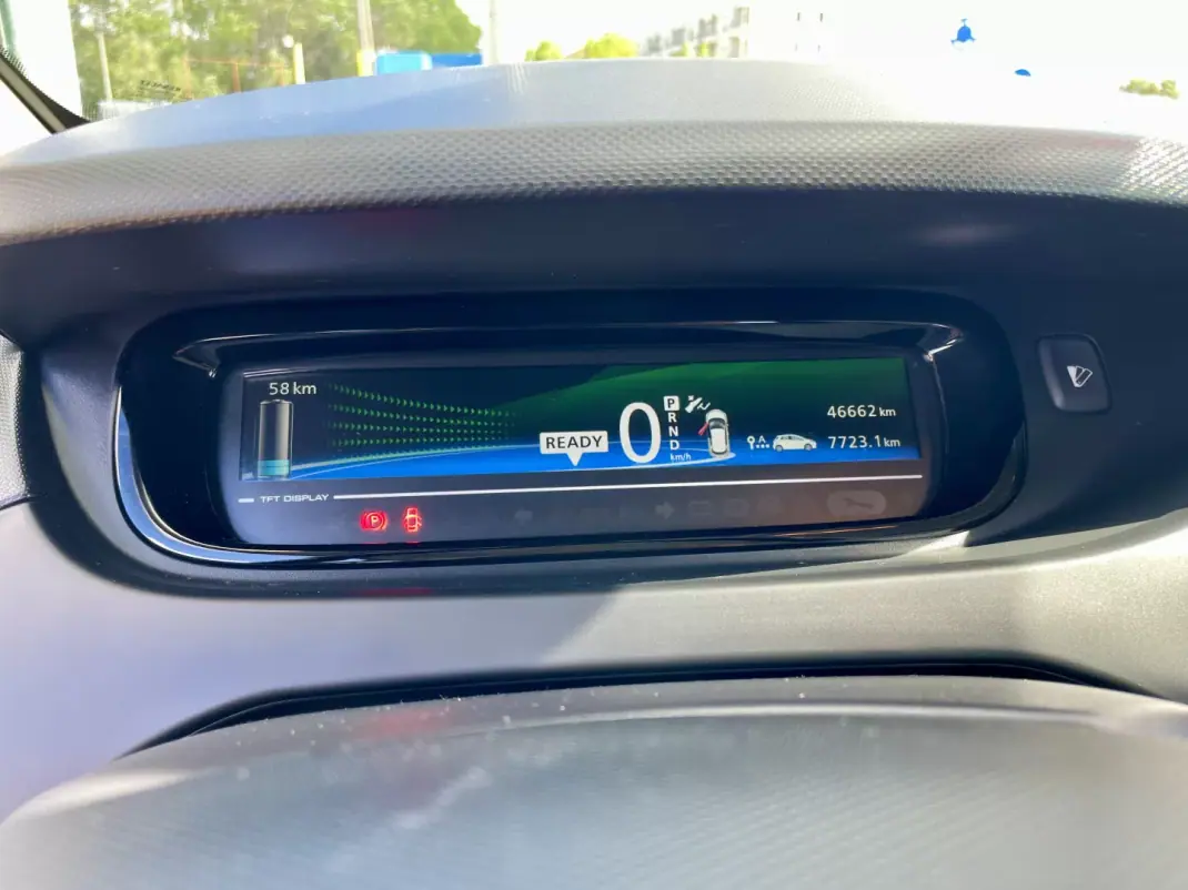 Renault Zoe 2019 - 12750 EUR, 46662 km - AUTO.MOTO.pt - 46662km - foto 11 de 32