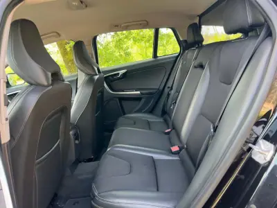 Volvo V60 2016 - 15900 EUR, 155935 km - AUTO.MOTO.pt - 155935km - foto 13 de 28