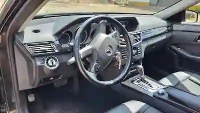 Mercedes-Benz E 220 2010 - 13500 EUR, 234000 km - AUTO.MOTO.pt - 234000km - foto 4 de 5