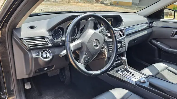 Mercedes-Benz E 220 2010 - 13500 EUR, 234000 km - AUTO.MOTO.pt - 234000km - foto 4 de 5