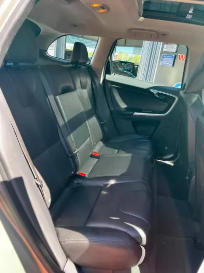 Volvo XC 60 2015 - 17900 EUR, 235971 km - 235971km - foto 19 de 23