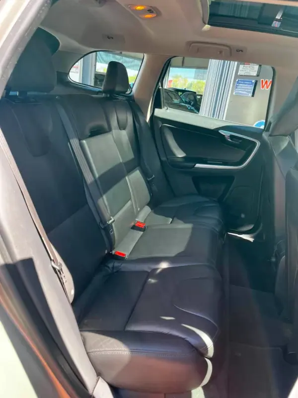 Volvo XC 60 2015 - 17900 EUR, 235971 km - 235971km - foto 19 de 23