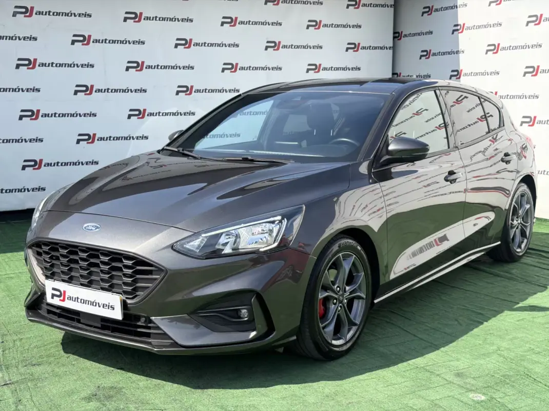 Ford Focus 2018 - 14850 EUR, 79128 km - AUTO.MOTO.pt - 79128km - foto 1 de 20