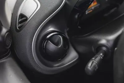 Smart Fortwo Cabrio 2015 - 11900 EUR, 179000 km - AUTO.MOTO.pt - 179000km - foto 16 de 20