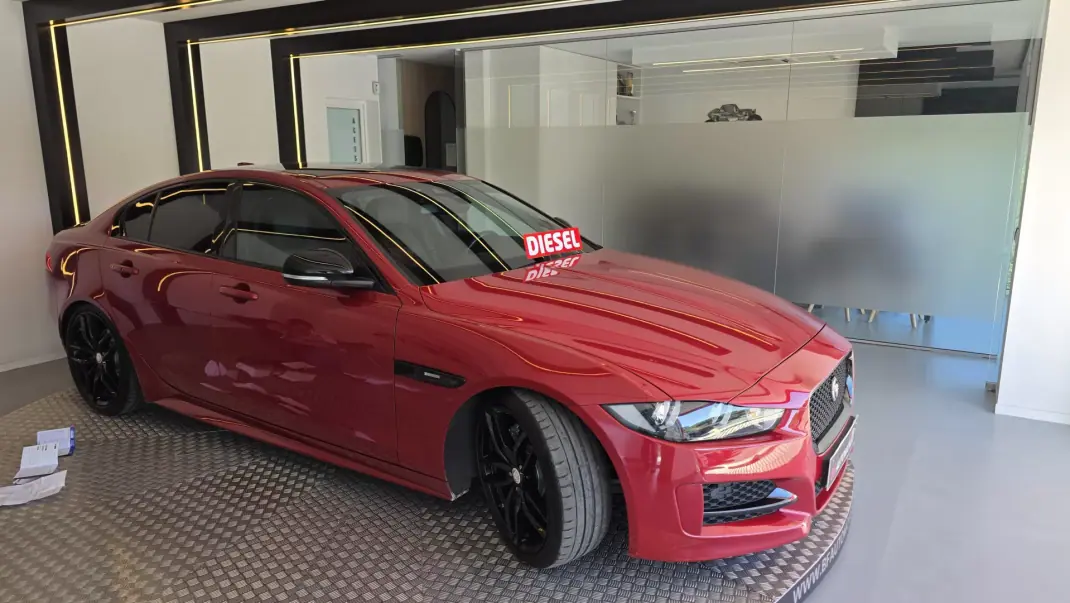 Jaguar XE 2016 - 14950 EUR, 176623 km - AUTO.MOTO.pt - 176623km - foto 19 de 58