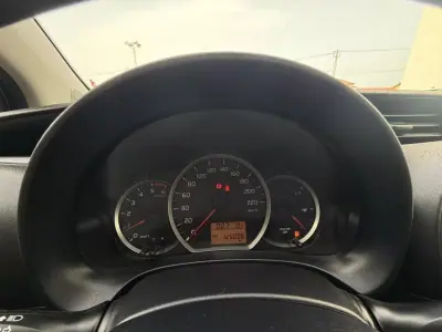 Toyota Yaris 2014 - 13500 EUR, 125000 km - AUTO.MOTO.pt - 125000km - foto 12 de 21