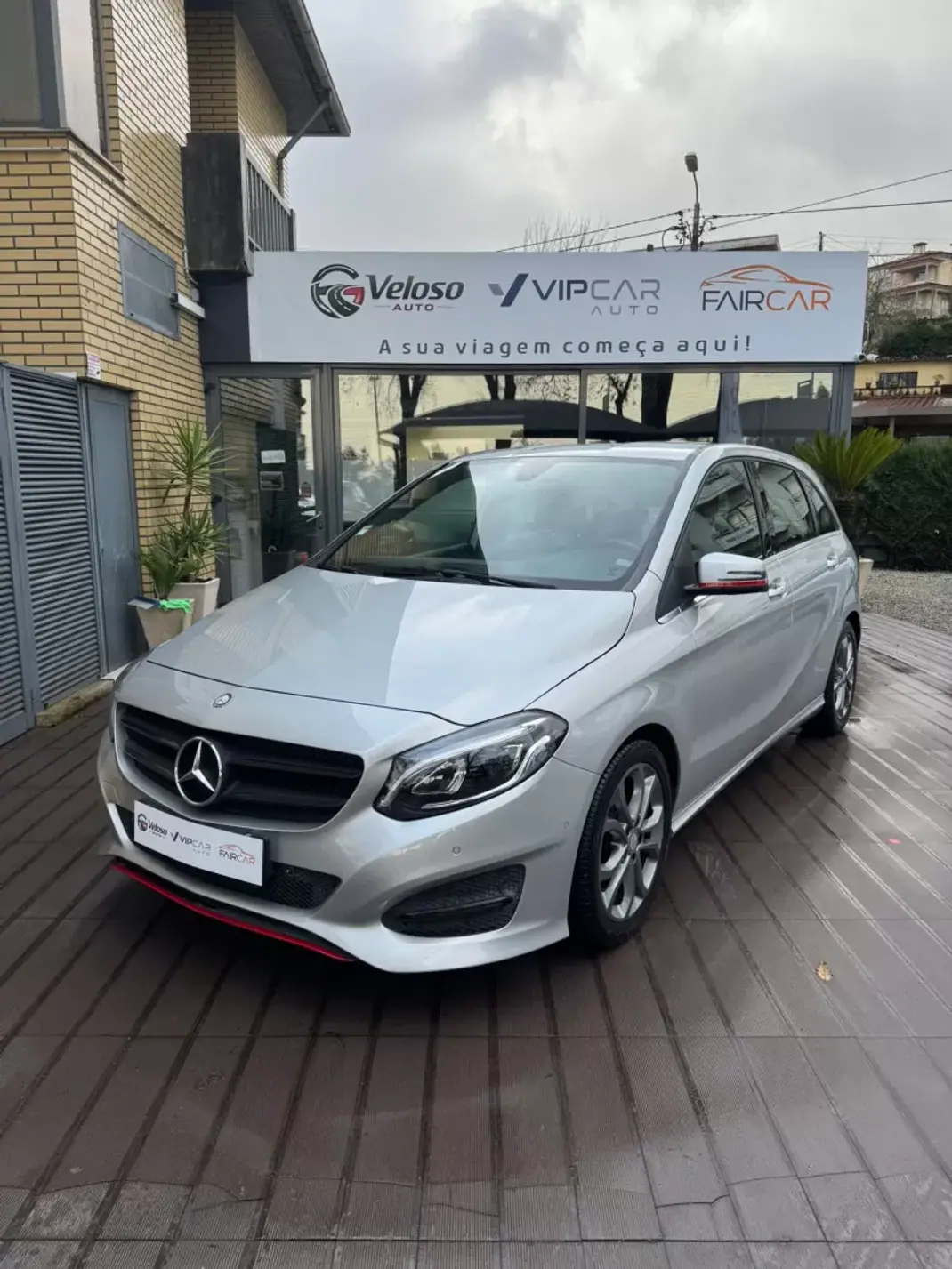 Mercedes-Benz B 180 2015 - 13500 EUR, 189400 km - AUTO.MOTO.pt - 189400km - foto 1 de 16