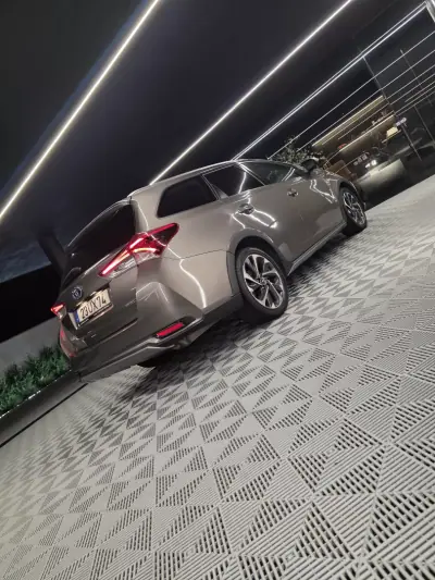 Toyota Auris Touring Sports 2018 - 18900 EUR, 79000 km - AUTO.MOTO.pt - 79000km - foto 13 de 27