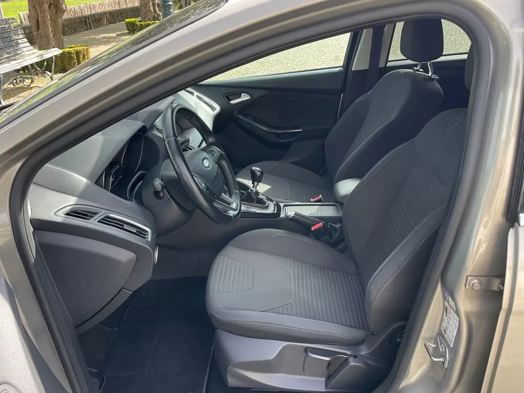 Ford Focus SW 2017 - 7750 EUR, 243000 km - AUTO.MOTO.pt - 243000km - foto 19 de 39