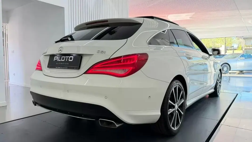 Mercedes-Benz CLA 200 2015 - 19490 EUR, 142879 km - AUTO.MOTO.pt - 142879km - foto 11 de 32