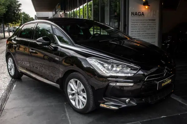 Citroën DS5 2013 - 8900 EUR, 242219 km - AUTO.MOTO.pt - 242219km - foto 6 de 38