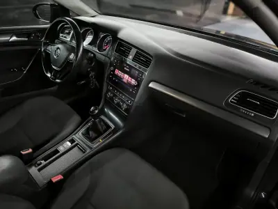 Volkswagen Golf Variant 2017 - 11500 EUR, 190200 km - AUTO.MOTO.pt - 190200km - foto 21 de 30