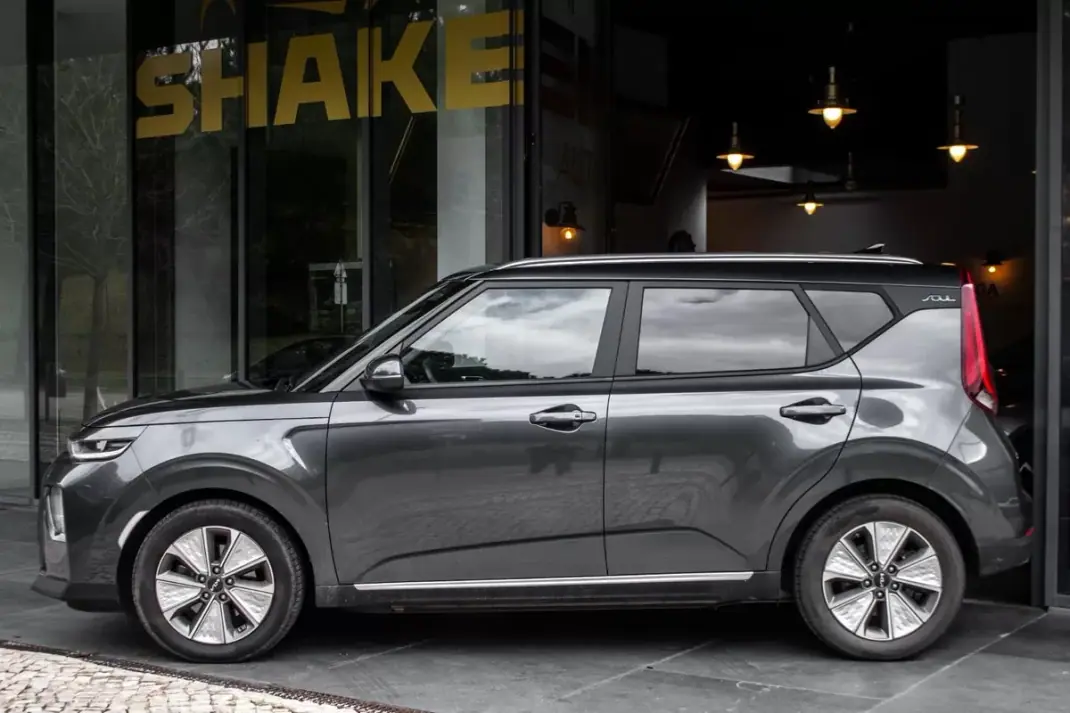 Kia e-Soul 2022 - 18900 EUR, 38143 km - AUTO.MOTO.pt - 38143km - foto 5 de 46