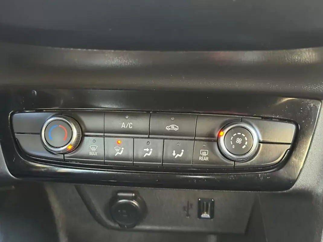 Opel Corsa 2021 - 12900 EUR, 114027 km - AUTO.MOTO.pt - 114027km - foto 15 de 22