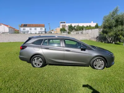 Opel Astra Sports Tourer 2018 — foto 4 de 6