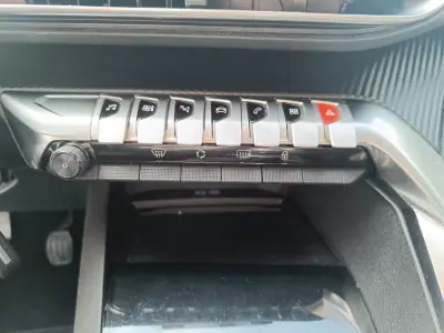 Peugeot 5008 2019 - 14900 EUR, 203649 km - AUTO.MOTO.pt - 203649km - foto 18 de 34