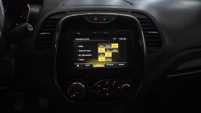 Renault Captur 2016 - 10490 EUR, 58907 km - AUTO.MOTO.pt - 58907km - foto 30 de 46