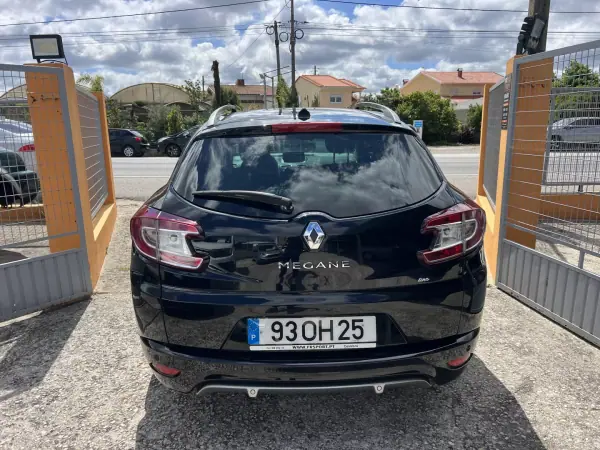 Renault Mégane Sport Tourer 2014 - 9500 EUR, 239995 km - AUTO.MOTO.pt - 239995km - foto 12 de 23