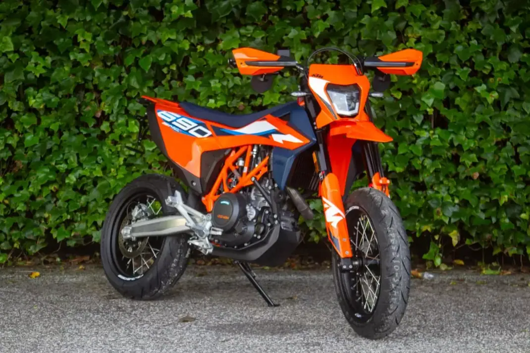 KTM 690 Enduro R 2023 - 10500 EUR, 7700 km - AUTO.MOTO.pt - 7700km - foto 1 de 11