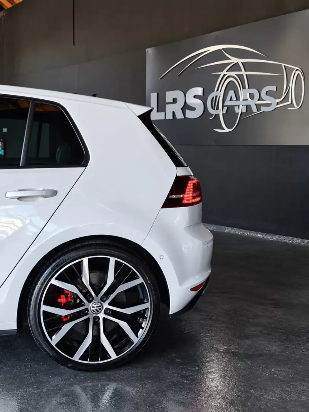 Volkswagen Golf 2015 - 23490 EUR, 96049 km - 96049km - foto 7 de 35