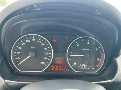 BMW 116 2011 - 14000 EUR, 184987 km - AUTO.MOTO.pt - 184987km - foto 13 de 26